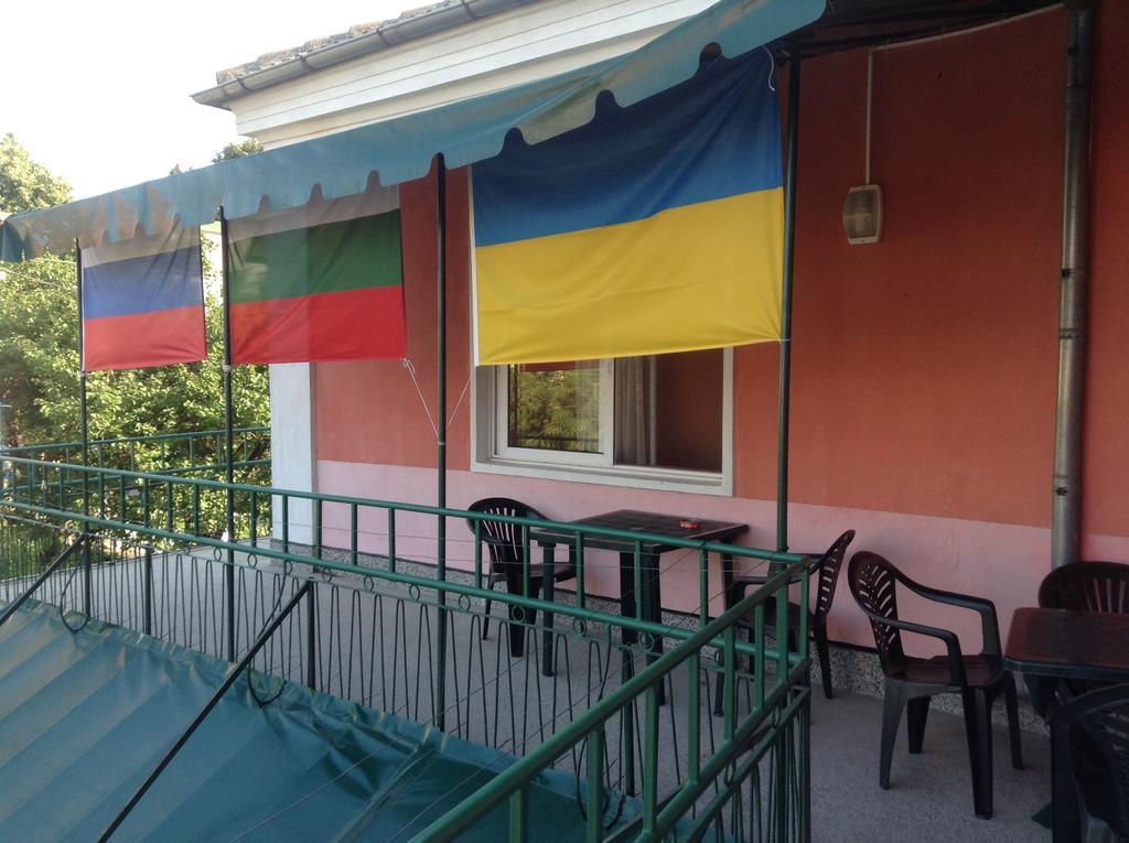 Pink Guest House Obzor Exterior photo