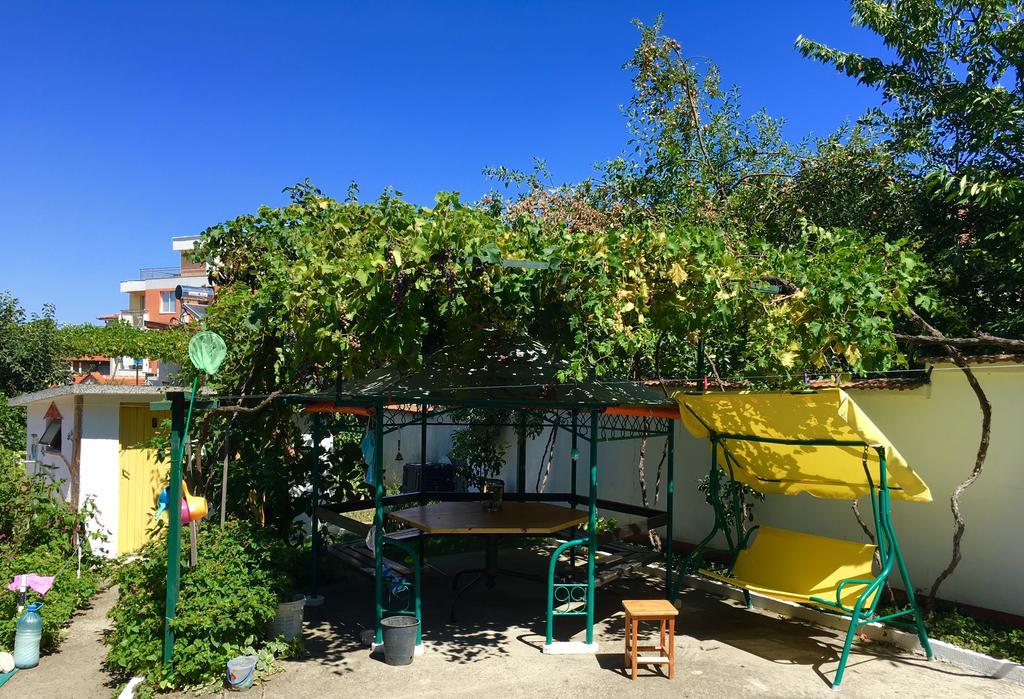 Pink Guest House Obzor Exterior photo